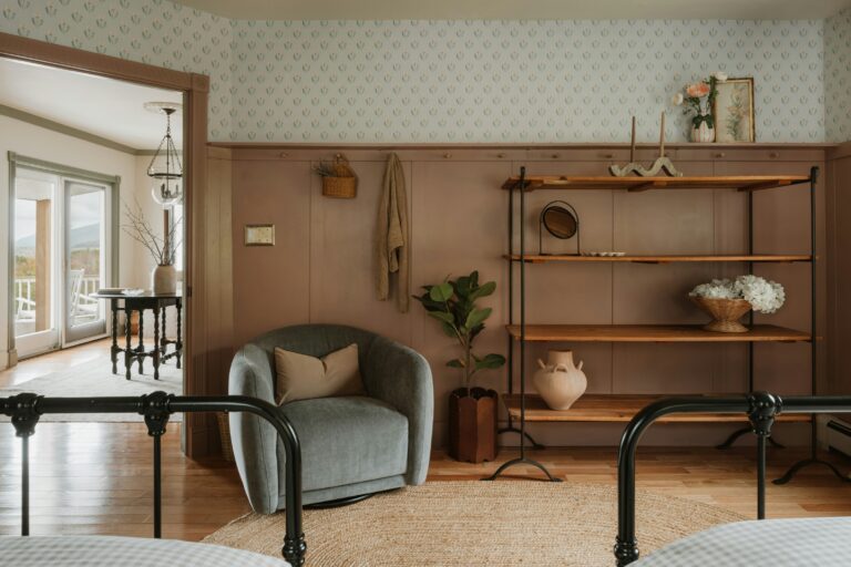 Ruimte met een ziel: hoe persoonlijke objecten je interieur warmte geven